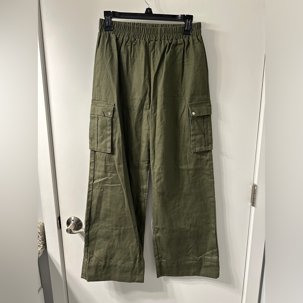 Women’s army green cargo pants size small